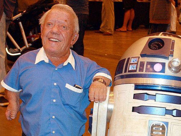 Nam diễn viên người Anh cao 1m12 của Star Wars qua đời ảnh 1