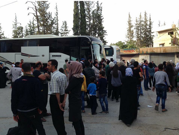 Hàng trăm phiến quân Syria sơ tán an toàn khỏi ngoại ô Damascus ảnh 1