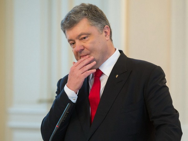 Tổng thống Ukraine Petro Poroshenko. (Nguồn: AP) Nghị sĩ Nga: Trump có thể bỏ rơi Tổng thống Ukraine Poroshenko ảnh 1
