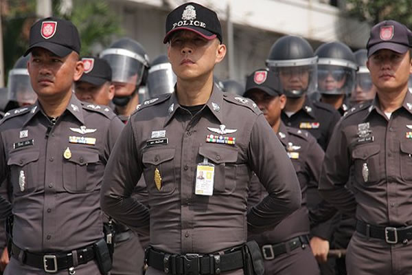Lực lượng cảnh sát Hoàng gia Thái Lan. (Nguồn: AP) Thái Lan lập hồ sơ gần 200 đối tượng phỉ báng hoàng gia ảnh 1