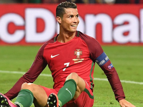 Cristiano Ronaldo. (Nguồn: Reuters) Hoa hậu Dương Thùy Linh: Ước gì được nắm gì đó của Ronaldo ảnh 1