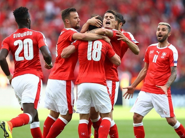 Kết quả EURO 2016: Xác định đội tuyển đầu tiên vào vòng 1/8 ảnh 1