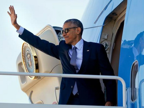 Tổng thống Mỹ Barack Obama đã đến Hy Lạp. (Nguồn: AP) Ông Obama công du châu Âu trước khi chuyển giao quyền lực ảnh 1