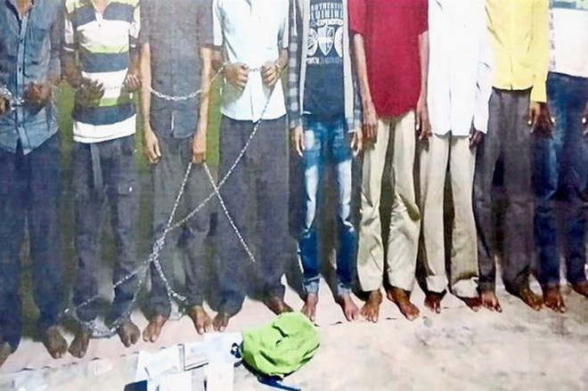 An ninh Malaysia giải cứu 9 người nước ngoài suýt chết vì đói ảnh 1