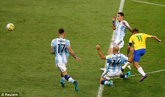 Coutinho mở tỷ số cho Brazil. Argentina thảm bại trước Brazil trong ngày Lionel Messi trở lại ảnh 2