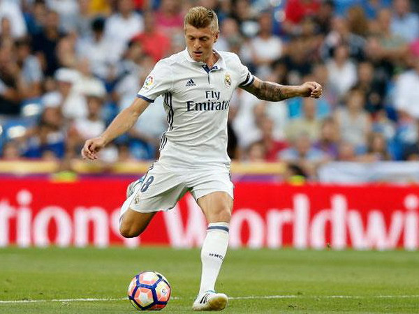 Real xác nhận gia hạn, tăng lương "siêu khủng" cho Toni Kroos ảnh 1