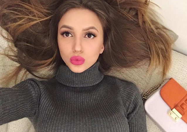 Cư dân mạng phát sốt với nữ trọng tài xinh đẹp và nóng bỏng ảnh 3