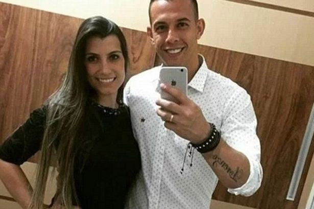 Danilo đã cố gắng gọi điện cho vợ trước khi qua đời. (Nguồn: AP) Thủ thành Danilo của Chapecoense qua đời vì vết thương quá nặng ảnh 2