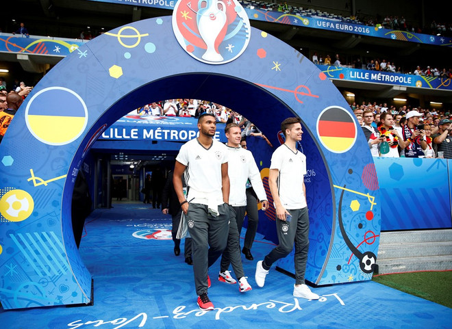 Schweinsteiger ghi bàn siêu tốc, tuyển Đức khởi đầu hoàn hảo ảnh 4