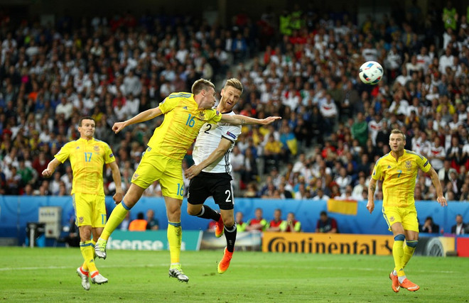 Mustafi mở tỷ số cho tuyển Đức. Schweinsteiger ghi bàn siêu tốc, tuyển Đức khởi đầu hoàn hảo ảnh 2