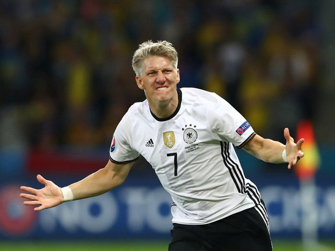 Bastian Schweinsteiger ghi bàn ấn định chiến thắng cho tuyển Đức. (Nguồn: Getty Images) Schweinsteiger ghi bàn siêu tốc, tuyển Đức khởi đầu hoàn hảo ảnh 1