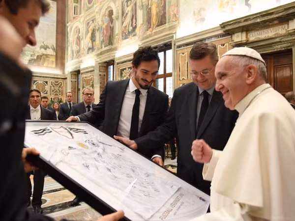 Tuyển Đức diện kiến Giáo hoàng trước thềm "đại chiến" với Italy ảnh 6