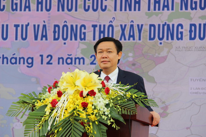 Phó Thủ tướng Chính phủ Vương Đình Huệ phát biểu tại lễ. (Ảnh: Hoàng Nguyên/TTXVN) Thái Nguyên: Động thổ dự án trọng điểm khu du lịch quốc gia hồ Núi Cốc ảnh 2