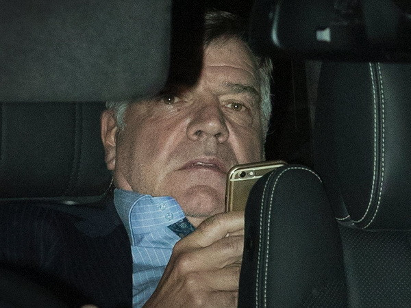 Bị báo chí tố, Sam Allardyce chia tay tuyển Anh sau 67 ngày nắm quyền ảnh 1