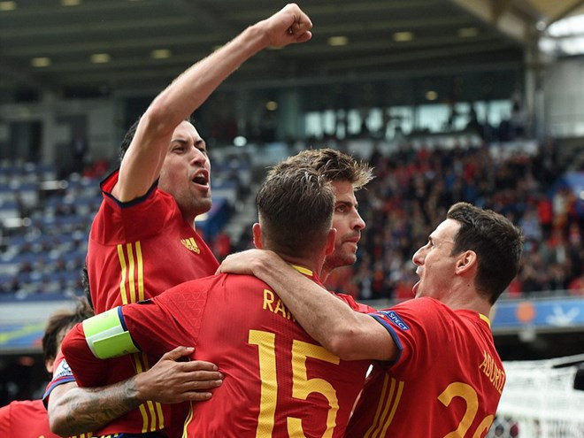 Công thức chiến thắng của đương kim vô địch Tây Ban Nha ảnh 1
