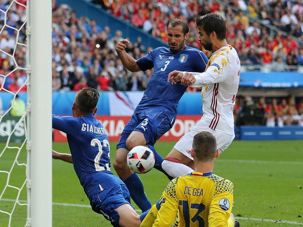 Vòng loại World Cup: Đội tuyển Italy "đại chiến" Tây Ban Nha ảnh 1