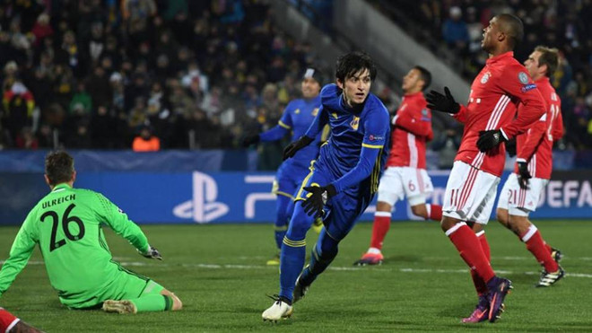 Tiền đạo Rostow Sardar Azmoun ghi bàn vào lưới Ulreich gỡ hòa 1-1. (Nguồn: AFP) Thua bẽ bàng trước Rostov, Ancelotti bình thản nhận trách nhiệm ảnh 3