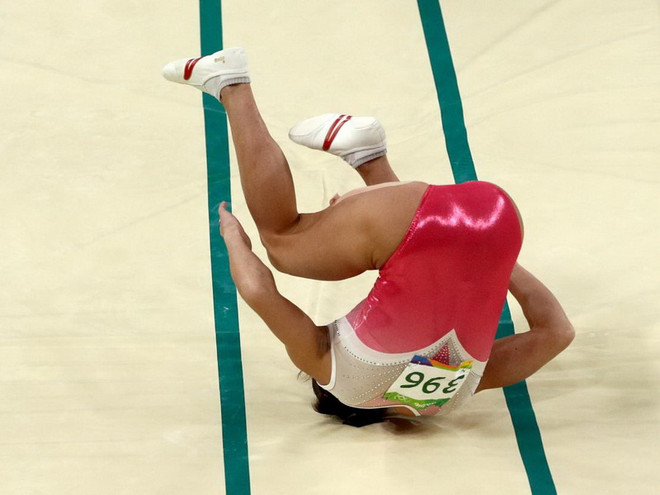 Nữ VĐV 41 tuổi gây sốc khi thực hiện "cú nhảy chết người" ảnh 1