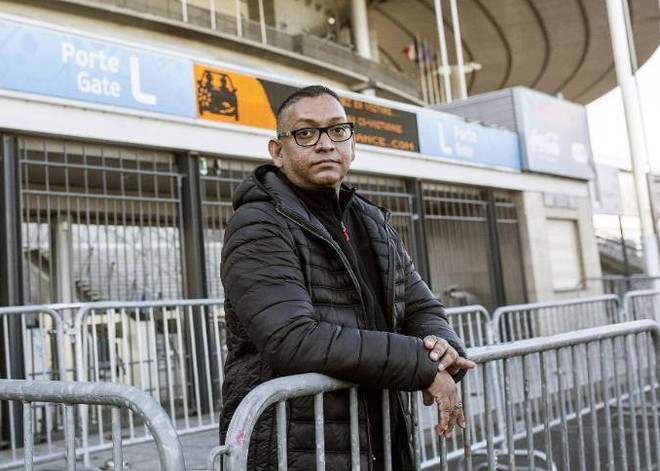 Salim Toorabally, người đã ngăn cản tên khủng bố định thực hiện đánh bom tự sát tại Stade de France. (Ảnh Laurent Hazgui/Divergence) Người soát vé trận Pháp-Đức kể lại giây phút đối mặt tên khủng bố ảnh 1