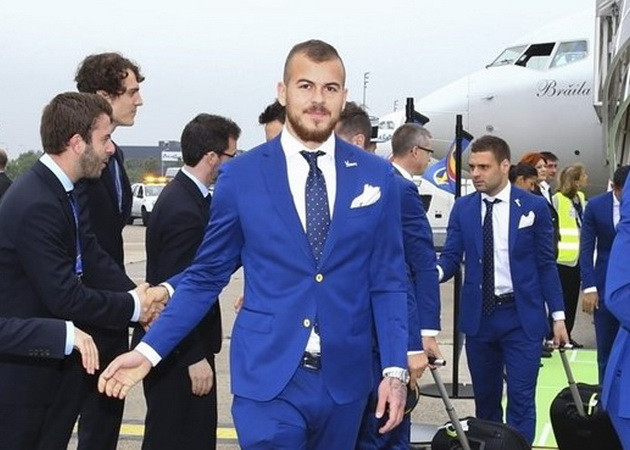 Các đội bóng bắt đầu đặt chân đến Pháp tham dự EURO 2016 ảnh 1