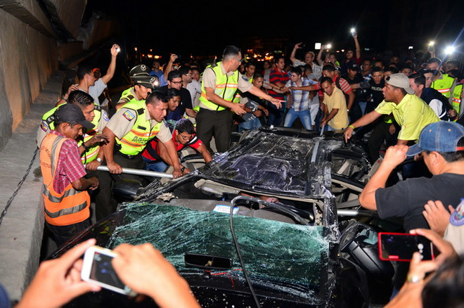 [Video] Người dân hoảng loạn sau động đất kinh hoàng ở Ecuador ảnh 1