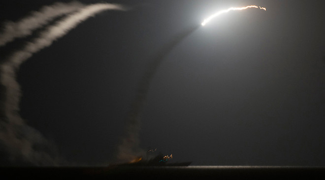 Quân đội Mỹ không kích Yemen sau vụ tấn công tàu khu trục ảnh 1