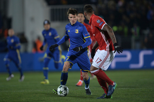 Boateng (số 17) là người gây thất vọng lớn nhất ở trận Bayern thua Rostov. (Nguồn: Getty Images) Ancelotti sẽ làm gì để đưa Bayern trở lại hay "khăn áo ra đi"? ảnh 2