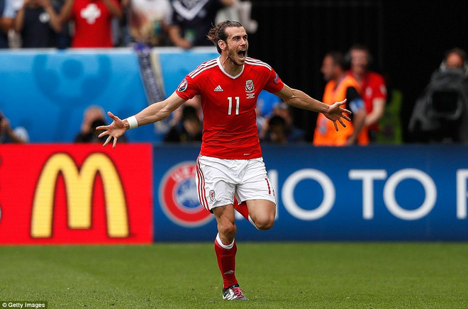 Gareth Bale ghi bàn giúp Xứ Wales giành chiến thắng lịch sử ảnh 1