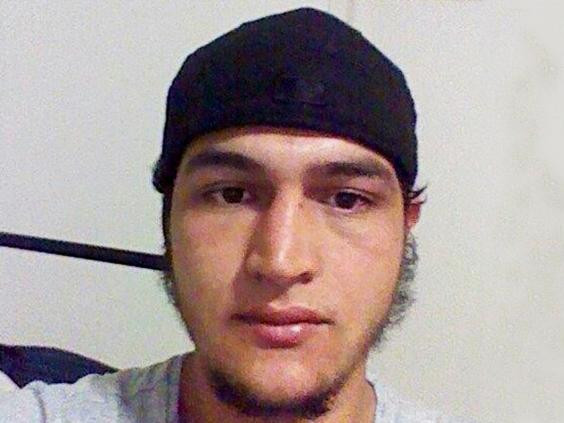 Anis Amri, nghi phạm gây ra vụ tấn công bằng xe tải vào chợ Giáng sinh Breitscheidplatz ở Berlin. (Nguồn: The Independent) Cảnh sát Đức đánh giá thấp nguy cơ từ nghi phạm Anis Amri ảnh 1