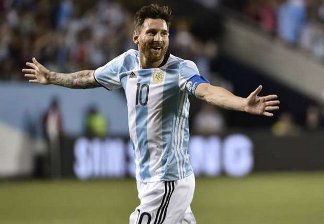 Lionel Messi lập hat-trick cho tuyển Argentina. (Nguồn: Getty Images) Lionel Messi lập hat-trick đưa Agentina vào tứ kết Copa America ảnh 1