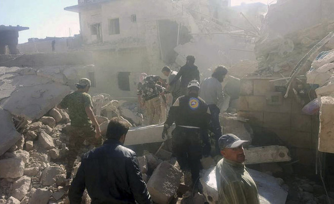 Cảnh đổ nát ở Aleppo, Syria. (Nguồn: AP) Ủy ban nhân quyền LHQ thông qua nghị quyết lên án Syria, Iran ảnh 1