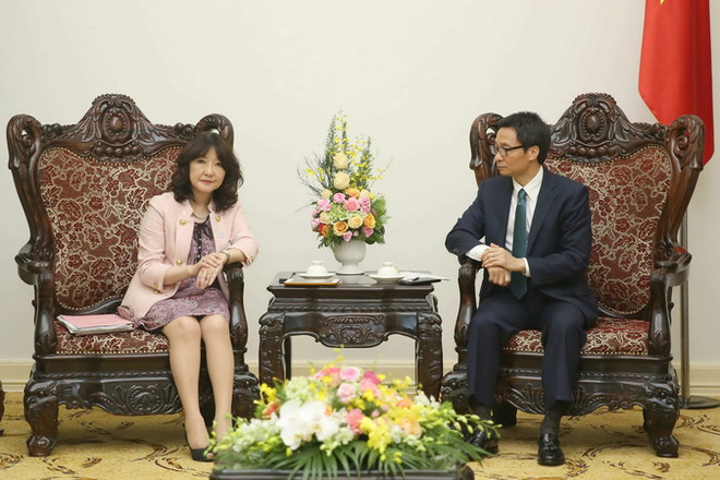 Phó Thủ tướng Vũ Đức Đam tiếp bà Satsuki Katayama, Thượng nghị sỹ, quyền Chủ tịch Ủy ban Chính sách Đảng Dân chủ Tự do Nhật Bản. (Ảnh: TTXVN) Phó Thủ tướng Vũ Đức Đam tiếp lãnh đạo Đảng Tự do dân chủ Nhật Bản ảnh 1