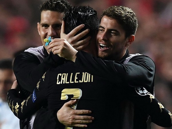 Napoli vào vòng knock-out với tư cách nhất bảng. (Nguồn: Getty Images) Kết quả Champions League: 14 đội bóng vào vòng knock-out ảnh 1