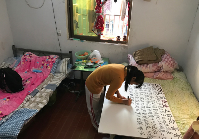 Xót xa trước hình ảnh cô gái rao bán trinh tiết để cứu anh ảnh 5