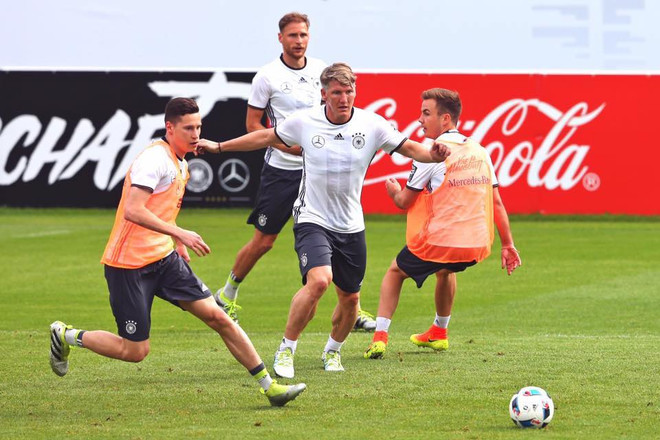 Bastian Schweinsteiger bất ngờ báo tin vui cho người hâm mộ ảnh 2