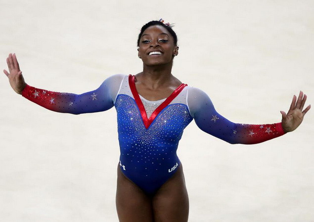 "Siêu nhân tí hon" Simone Biles giành HCV thứ 4 ở Olympic Rio ảnh 1