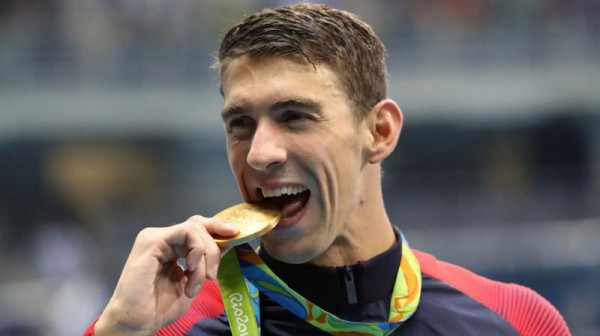 Michael Phelps phải đóng thuế cho mỗi tấm huy chương đạt được ảnh 1