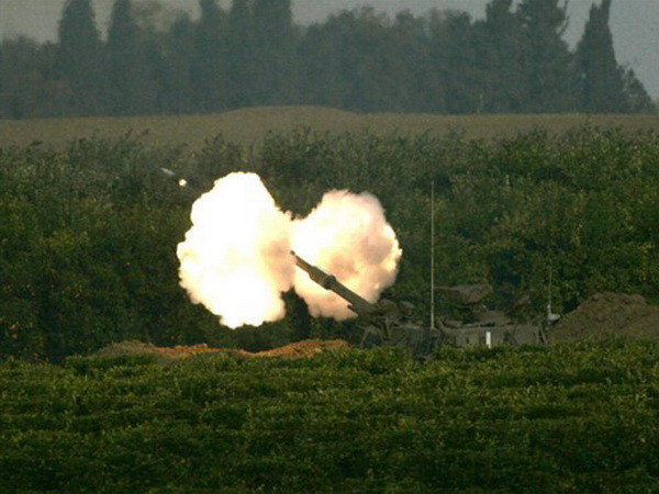 Israel tấn công mục tiêu Syria. (Nguồn: AP) Israel tấn công Syria sau vụ bắn rocket vào cao nguyên Golan ảnh 1