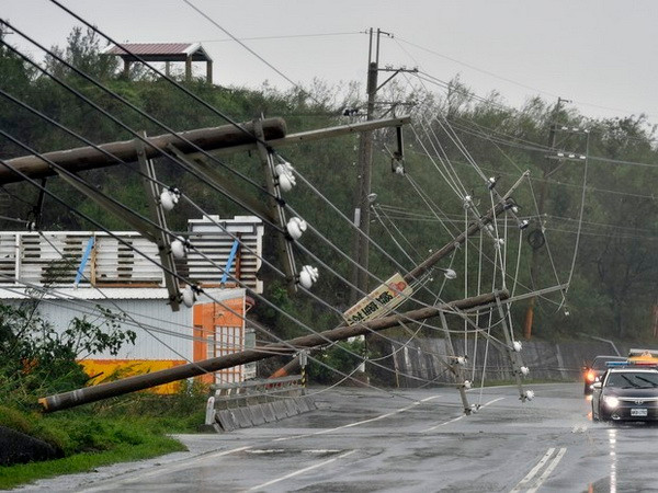 Trung Quốc cảnh báo mức cao nhất về sóng biển do bão Meranti ảnh 1