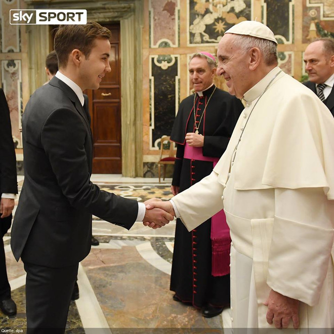 Tuyển Đức diện kiến Giáo hoàng trước thềm "đại chiến" với Italy ảnh 3