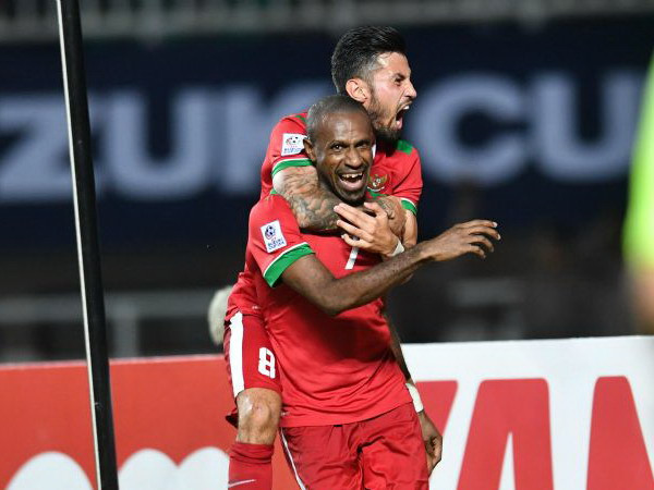 Tin AFF Cup: Công Vinh lập công, HLV Riedl bị "đâm sau lưng"? ảnh 2