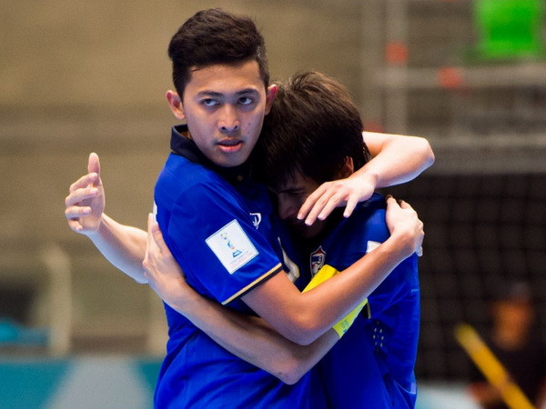 Futsal: Thái Lan ngược dòng ngoạn mục, Nga giành vé vòng 1/8 ảnh 1