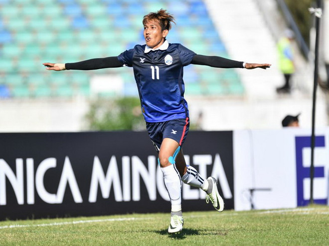 Chan Vathanka đã có 2 bàn tại AFF Cup 2016. (Nguồn: Affsuzukicup) "Messi Campuchia" từng khiến nhiều tuyển thủ Việt Nam ôm hận ảnh 1