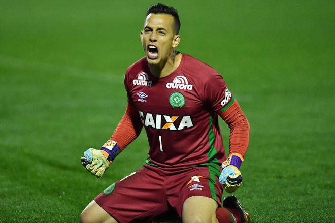 Thủ thành Danilo của Chapecoense. (Nguồn: Getty Images) Brazil tôn vinh thủ môn Chapecoense qua đời sau vụ rơi máy bay ảnh 1