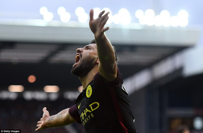 Premier League: M.U "bất lực," nóng cuộc đua đến ngôi vô địch ảnh 3