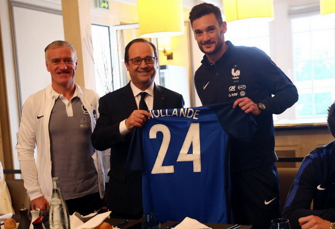Tổng thống Hollande nói gì với tuyển Pháp trước giờ khai cuộc? ảnh 1