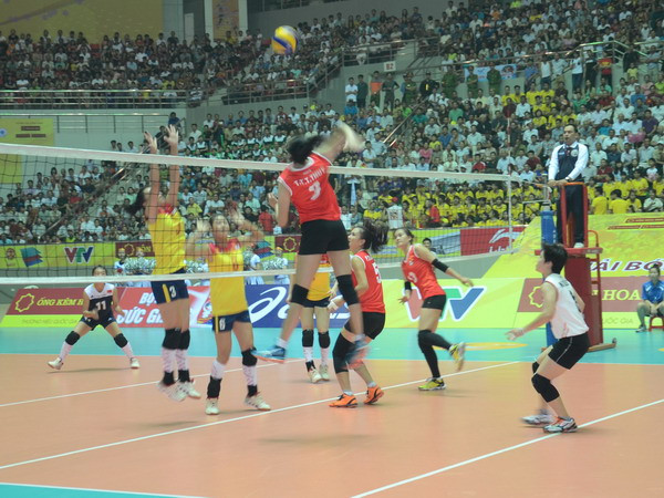​Tuyển bóng chuyền nữ Việt Nam đánh bại đội bóng của Nhật Bản ảnh 1