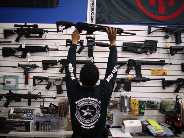 Liên minh châu Âu siết chặt quy định sử dụng và sở hữu súng ảnh 1