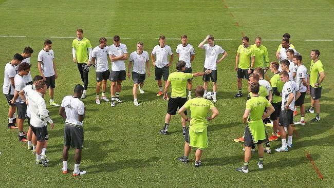 Bastian Schweinsteiger trở lại và ba vấn đề lớn của HLV Löw ảnh 3