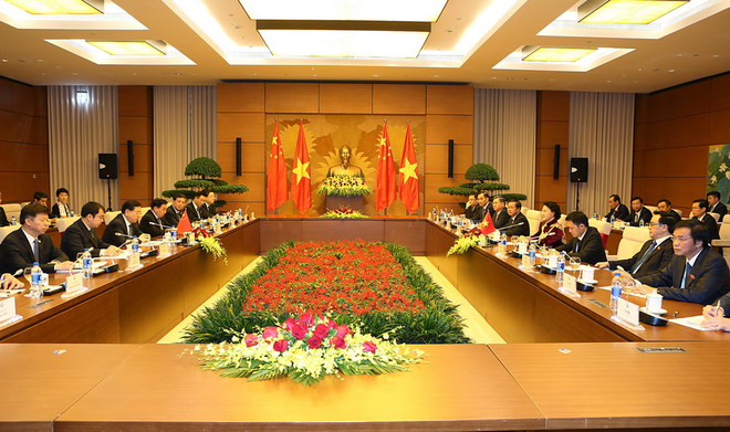 Chủ tịch Quốc hội hội đàm với Ủy viên trưởng Nhân đại Trung Quốc ảnh 2